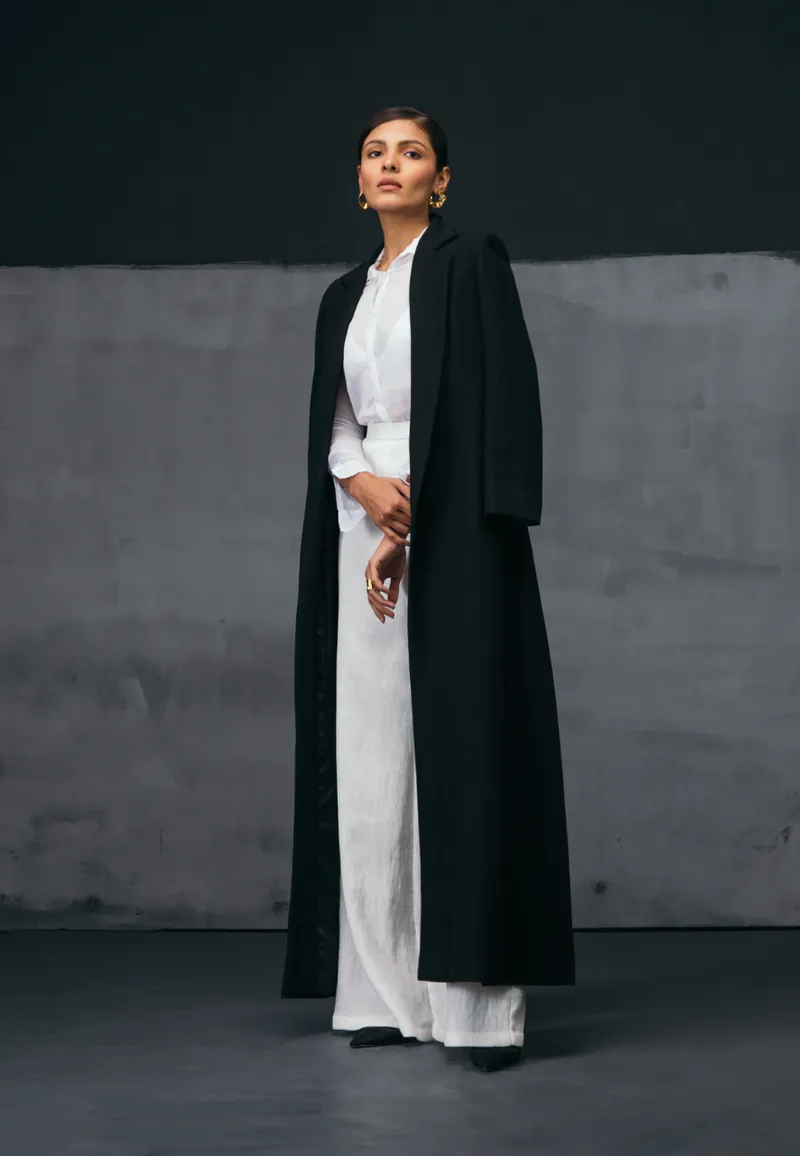 BACK-PLEATED WOOL COAT IN BLACK
