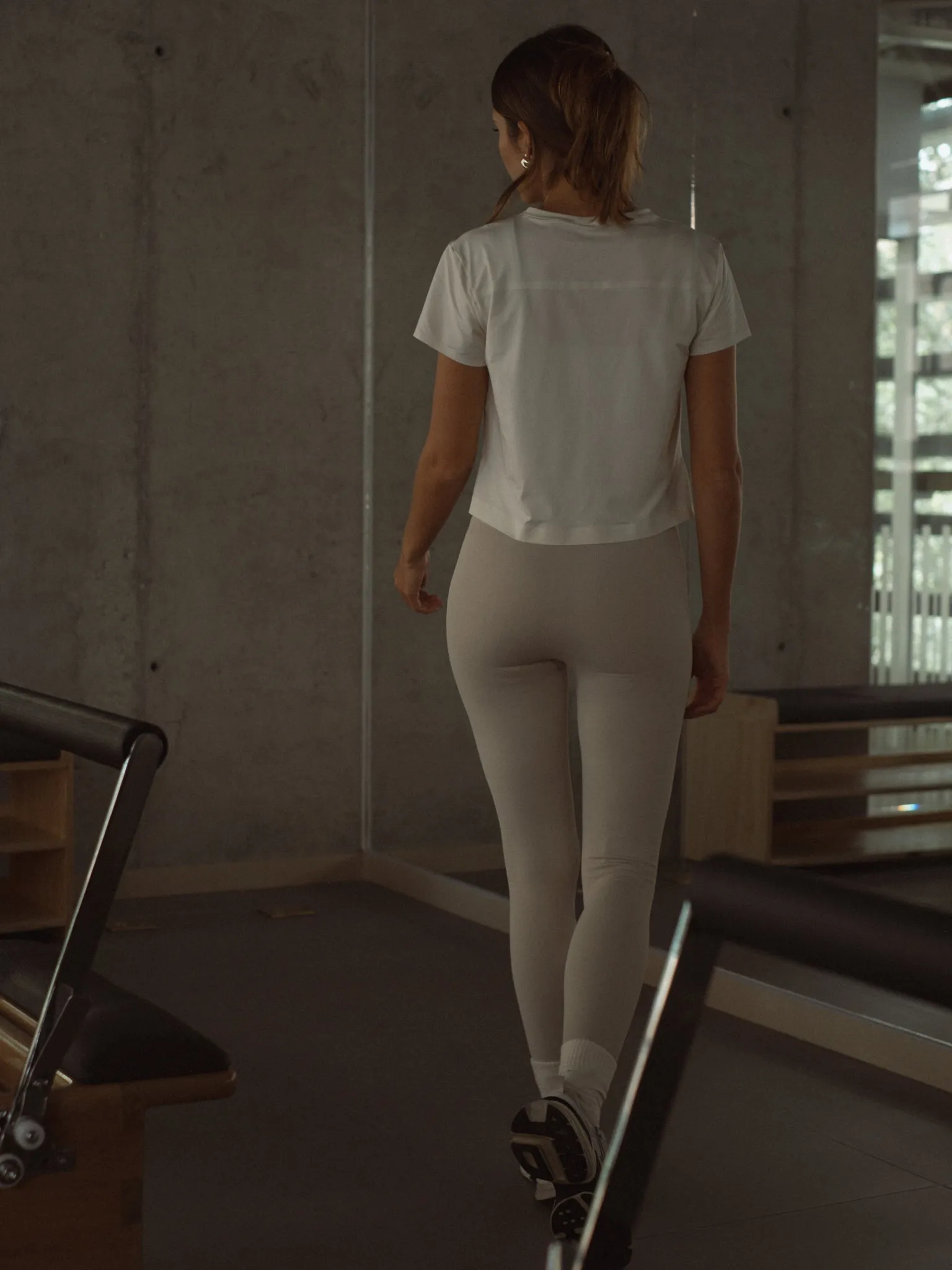 LAID BACK SEAMLESS TEE - CREAMY