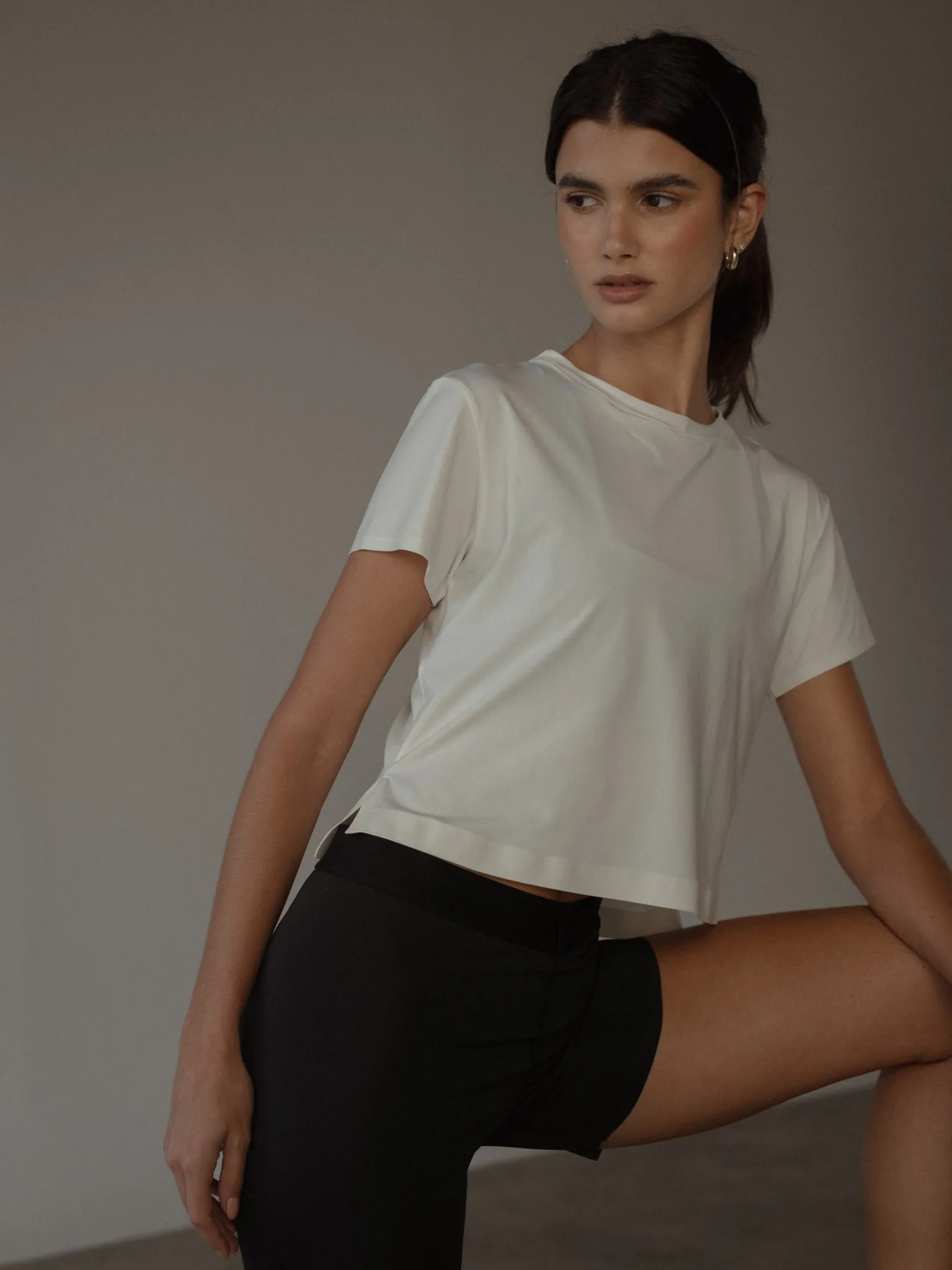 LAID BACK SEAMLESS TEE - CREAMY