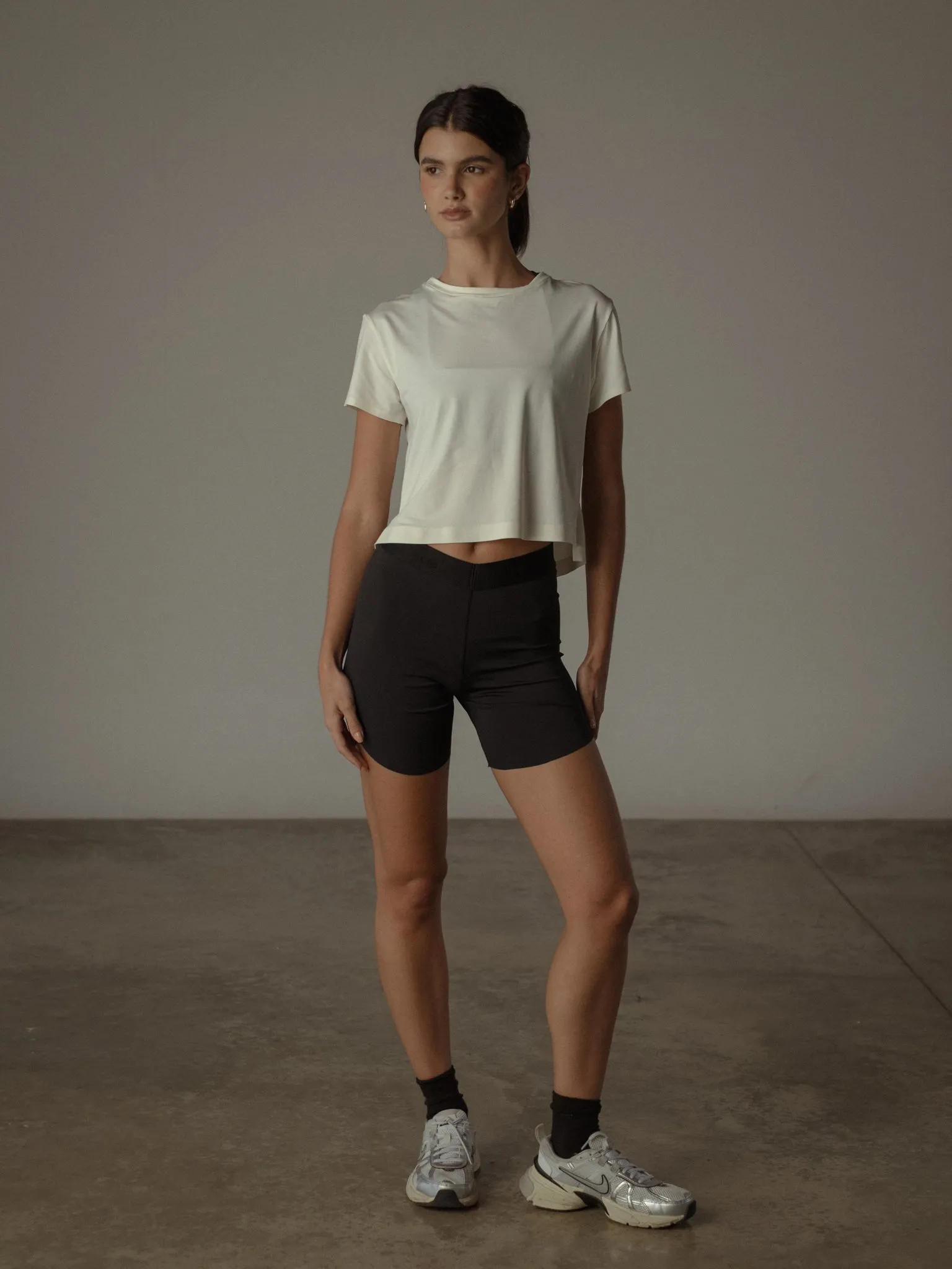LAID BACK SEAMLESS TEE - CREAMY