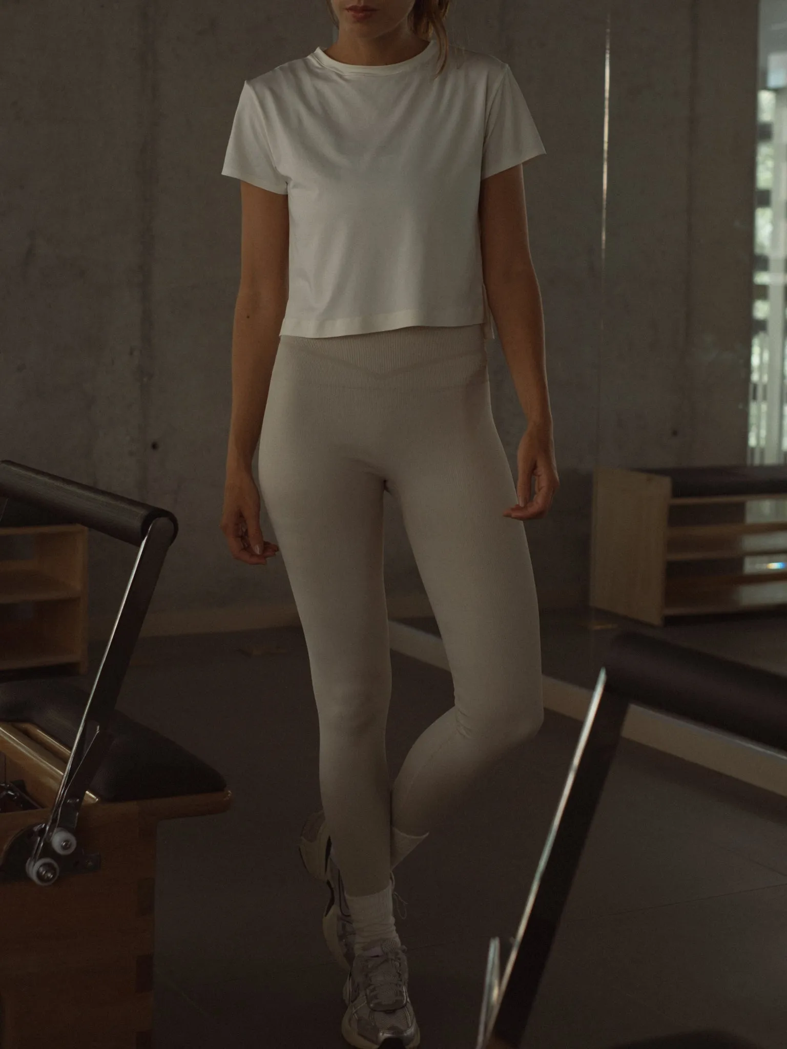 LAID BACK SEAMLESS TEE - CREAMY