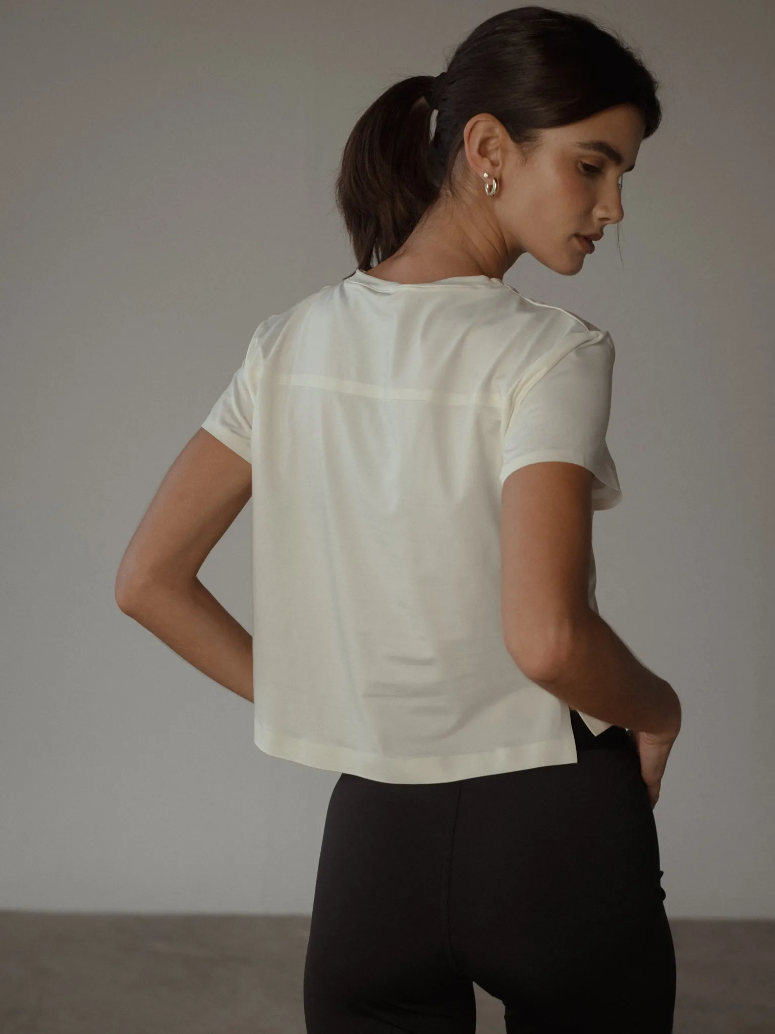 LAID BACK SEAMLESS TEE - CREAMY